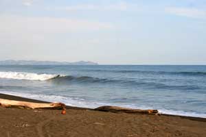 Unsurfed waves in Playa Palo Seco.